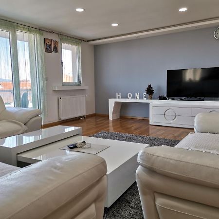 Atina Lux Hostel Λέσκοβατς Εξωτερικό φωτογραφία