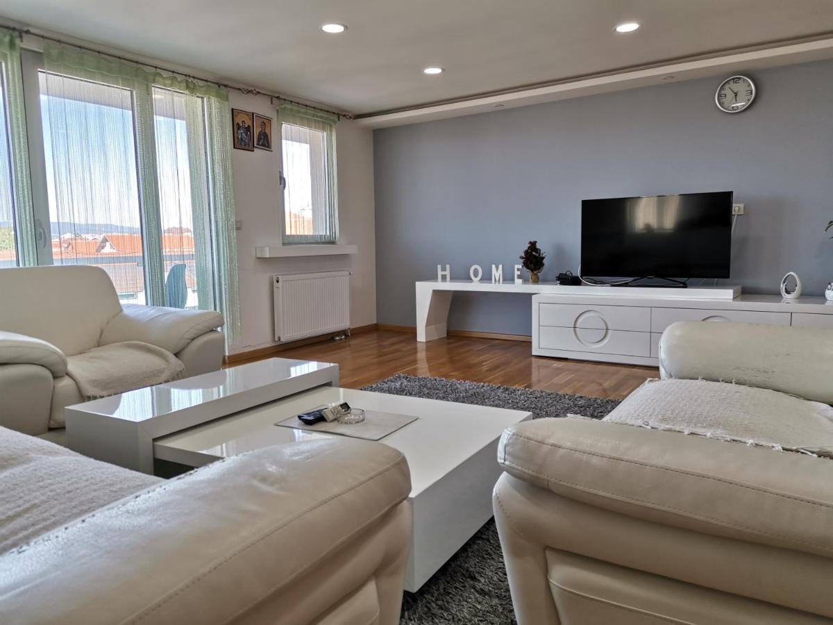 Atina Lux Hostel Λέσκοβατς Εξωτερικό φωτογραφία