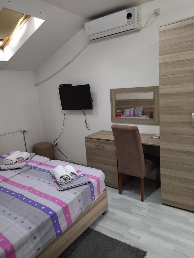 Atina Lux Hostel Λέσκοβατς Εξωτερικό φωτογραφία