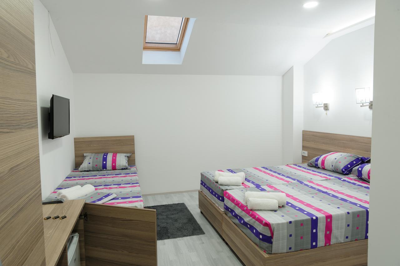 Atina Lux Hostel Λέσκοβατς Εξωτερικό φωτογραφία