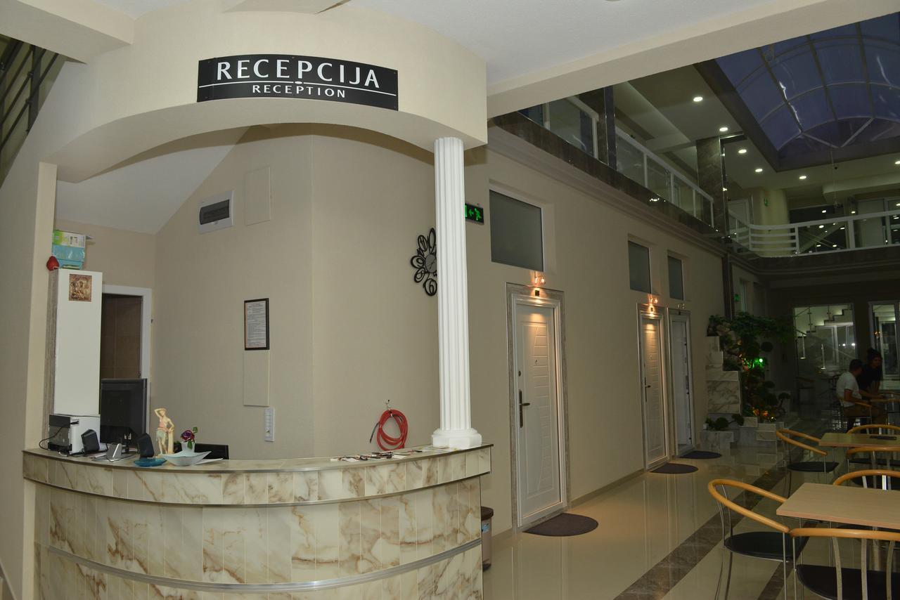 Atina Lux Hostel Λέσκοβατς Εξωτερικό φωτογραφία