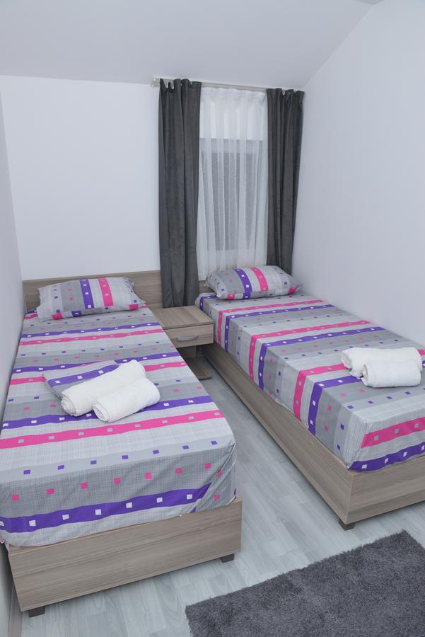 Atina Lux Hostel Λέσκοβατς Εξωτερικό φωτογραφία